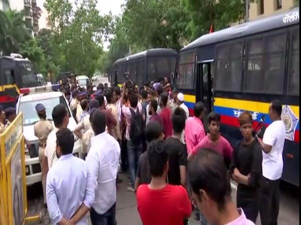 mumbai youth congress  worker  detained karnataka  resignation