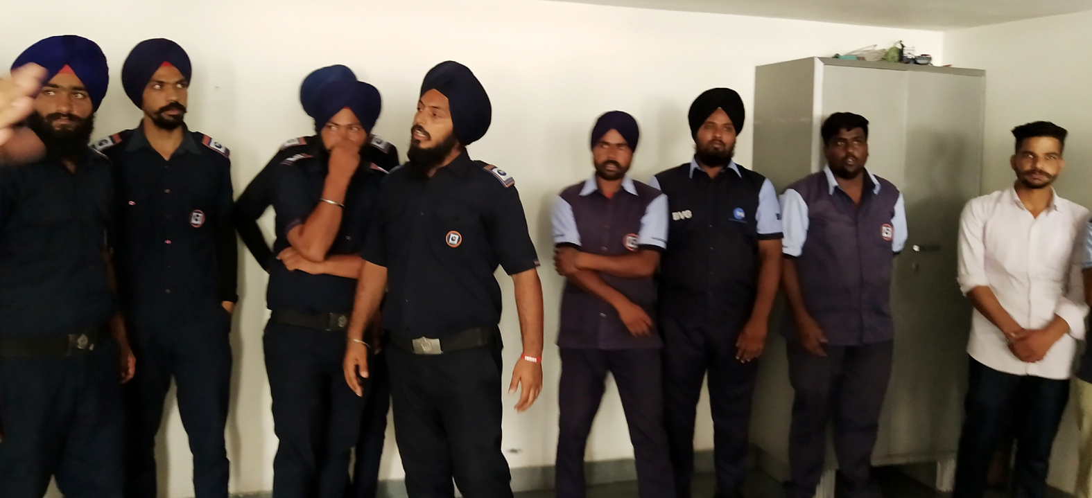 ਸ੍ਰੀ ਹਰਿਮੰਦਰ ਸਾਹਿਬ ਪਲਾਜ਼ਾ ''ਚ ਬਣੇ ਮਿਊਜ਼ੀਅਮ ਦੇ ਮੁਲਾਜ਼ਮਾਂਂ ਨੇ ਤਨਖਾਹ ਨਾ ਮਿਲਣ ''ਤੇ ਲਾਇਆ ਧਰਨਾ