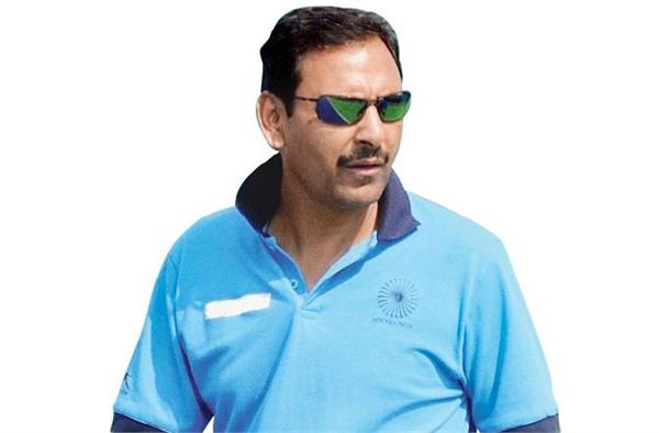harinder wants to be the coach of the junior hockey team again
