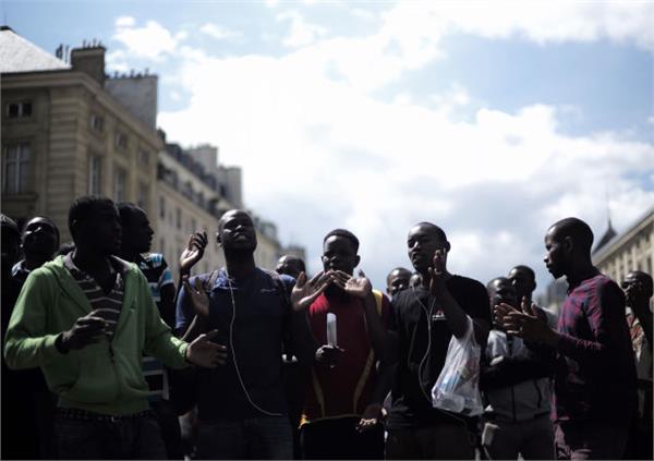 in paris  40 detainees during the immigrant rally