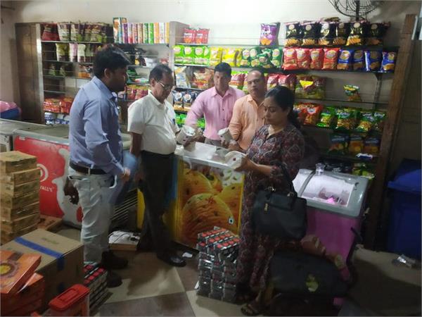 8 samples of food items filled