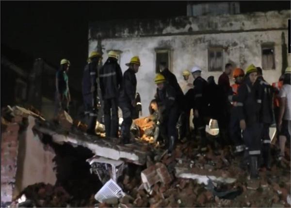 gujarat  3 storey apartment building collapsed