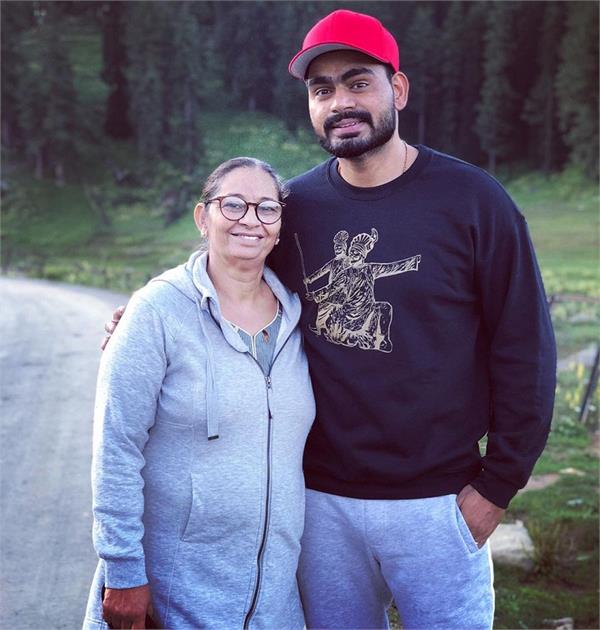 punjabi singer prabh gill shared pic with his mother