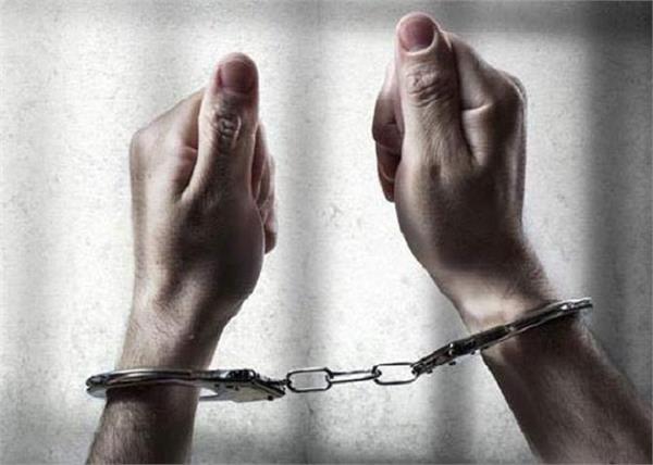 delhi airport smuggling foreign arrested
