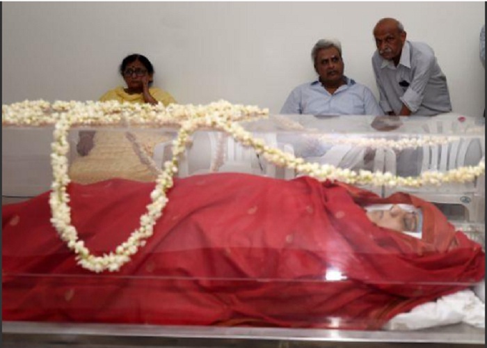 BJP ਦਫਤਰ ਲਿਆਂਦੀ ਗਈ ਸੁਸ਼ਮਾ ਦੀ ਮ੍ਰਿਤਕ ਦੇਹ, ਅੰਤਿਮ ਦਰਸ਼ਨਾਂ ਲਈ ਲੱਗੀ ਭੀੜ