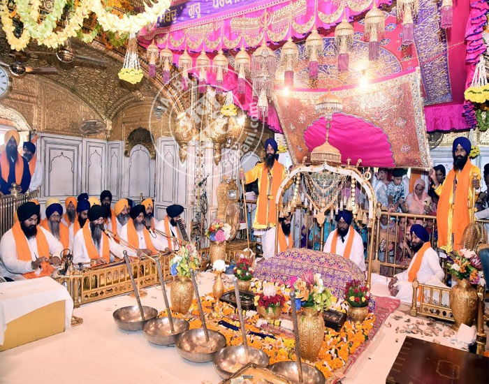 ਸ੍ਰੀ ਦਰਬਾਰ ਸਾਹਿਬ ਵਿਖੇ ਸ਼ਰਧਾ ਤੇ ਉਤਸ਼ਾਹ ਨਾਲ ਮਨਾਇਆ ਗਿਆ ਪਹਿਲਾ ਪ੍ਰਕਾਸ਼ ਪੁਰਬ (ਤਸਵੀਰਾਂ)