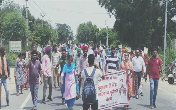 teachers  education minister  protest