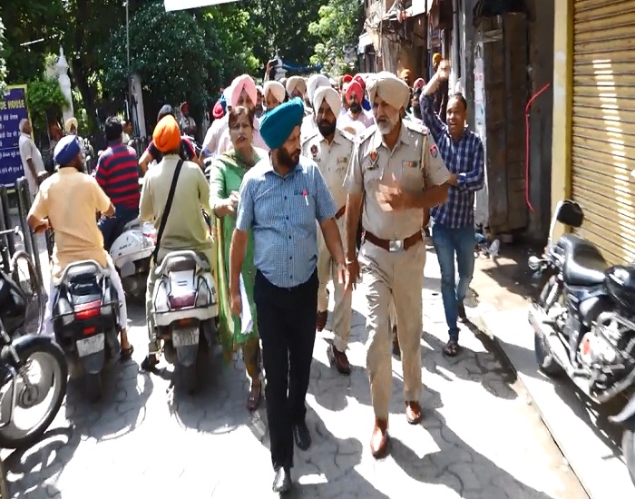 ਦੁਕਾਨਦਾਰਾਂ ਨੇ ਨਿਗਮ ਦੀ ਟੀਮ ਨੂੰ ਪਾਈਆਂ ਭਾਜੜਾਂ