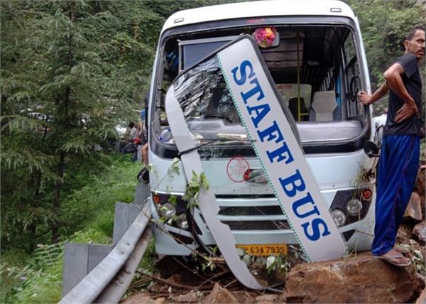 shimla boulders hit a bus following a landslide