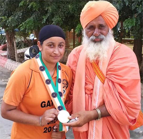 gatka coach gurvinder kaur  india book of records
