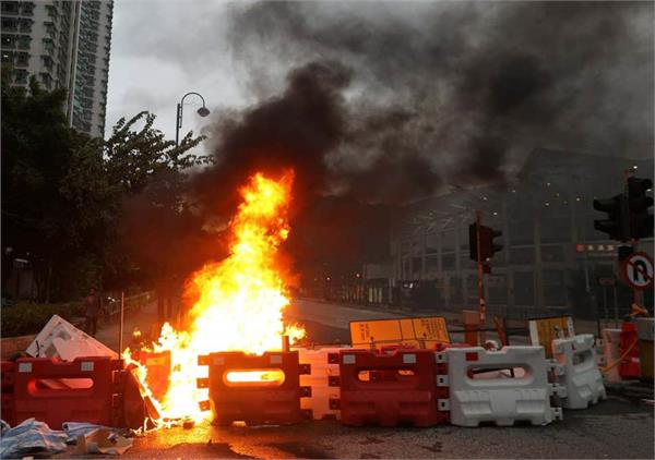 police  protesters clash in hong kong  5 injured in critical condition