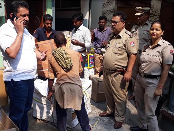 hoshiarpur  illegal crackers  zakira recovered