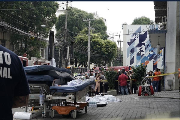 ਹਸਪਤਾਲ 'ਚ ਅੱਗ ਲੱਗਣ ਕਾਰਨ ਸੜਕਾਂ 'ਤੇ ਮਰੀਜ਼, ਮ੍ਰਿਤਕਾਂ ਦੀ ਵਧੀ ਗਿਣਤੀ