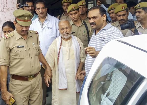 swami chinmayanand rape girl arrested