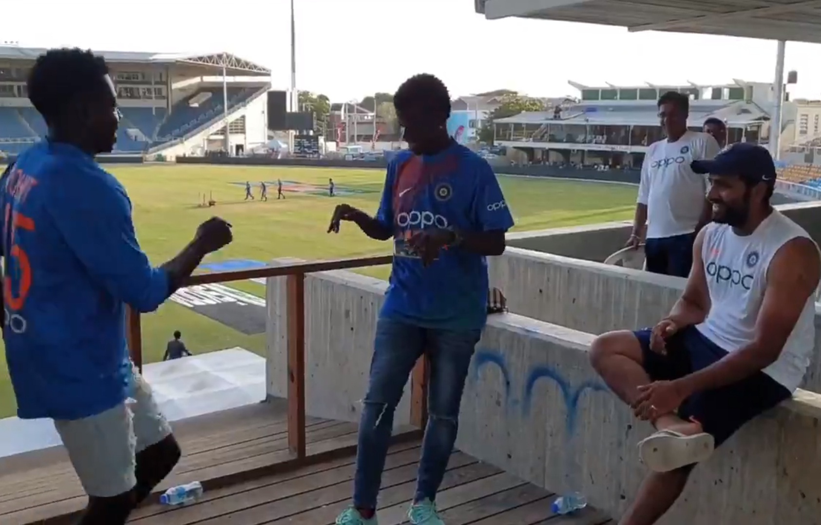 ਰੋਹਿਤ ਨੇ ਆਪਣੇ ਕੈਰੇਬੀਆਈ ਪ੍ਰਸ਼ੰਸਕਾਂ ਨਾਲ ਡਾਂਸ ਦਾ ਰੱਜ ਕੇ ਆਨੰਦ ਮਾਣਿਆ ਵੀਡੀਓ