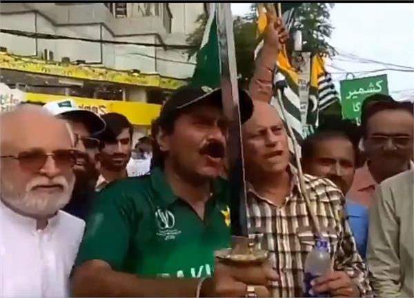 miandad threatens india with sword at kashmir rally