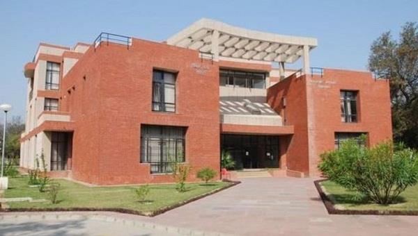 iit m tech course fee hike