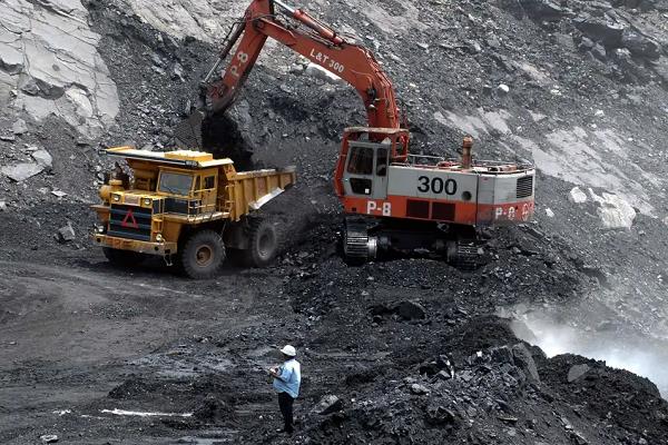 there are now 2 60 000 jobs in the mining sector