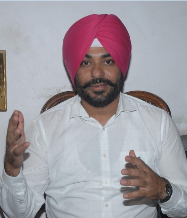 ਮੇਅਰ ਦੀ ਨੀਅਤ ''ਚ ਹੈ ਬੇਈਮਾਨੀ, ਫੰਡਾਂ ਦੀ ਕੋਈ ਘਾਟ ਨਹੀਂ : ਐੱਚ. ਐੱਸ. ਵਾਲੀਆ