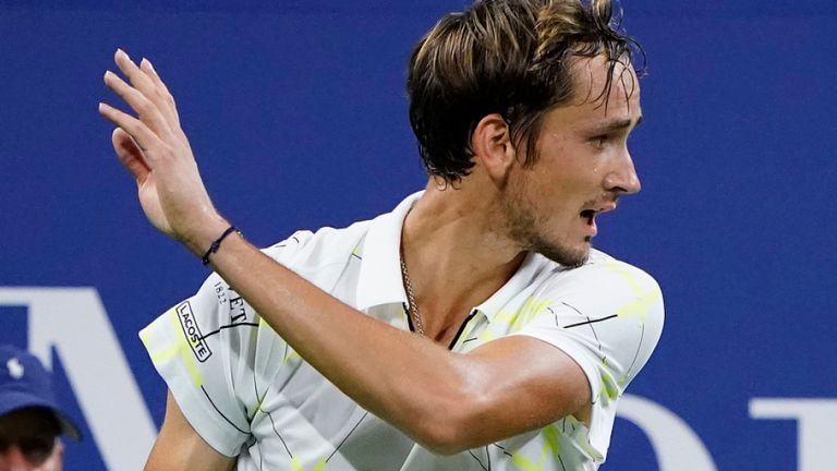 ਮੇਦਵੇਦੇਵ ਨੂੰ ਖੇਡ ਭਾਵਨਾ ਖਿਲਾਫ ਟਿੱਪਣੀ ਕਰਨੀ ਪਈ ਮਹਿੰਗੀ, ਲੱਗਾ 9,000 ਡਾਲਰ ਦਾ ਜੁਰਮਾਨਾ