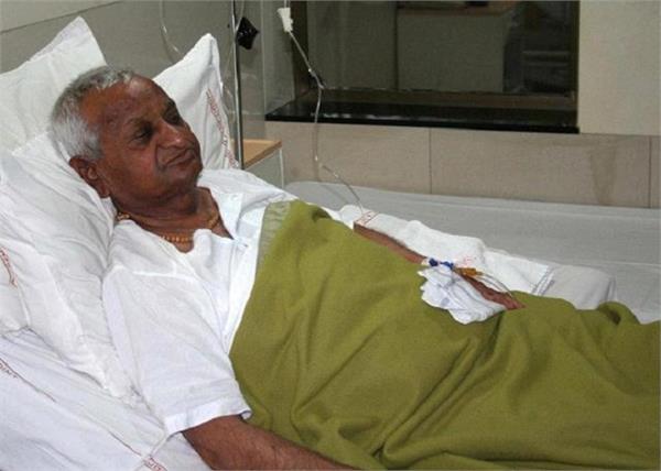 anna hazare cough hospital admitted