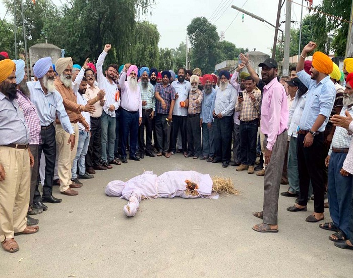 ਪਾਵਰਕਾਮ ਮੁਲਾਜ਼ਮਾਂ ਨੇ ਚੇਅਰਮੈਨ ਦੀ ਅਰਥੀ ਫੂਕੀ