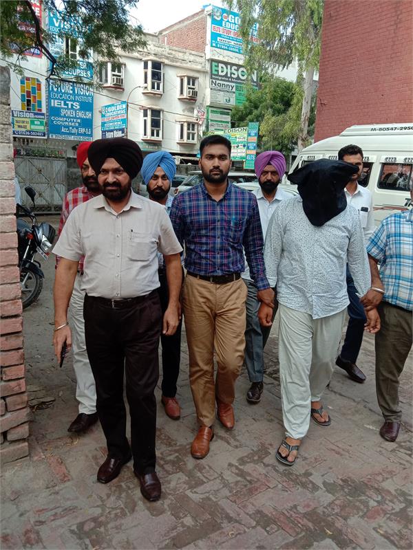 vigilance controls powercom employee for taking bribe
