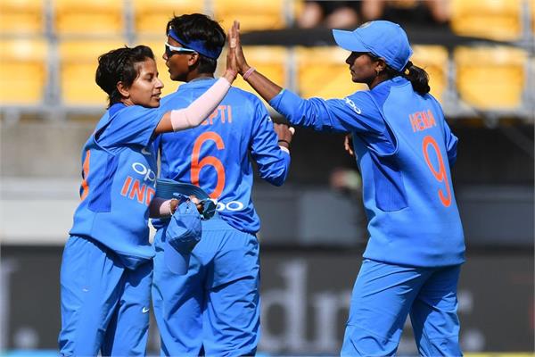 t20 indian women team beat africa by 11 runs
