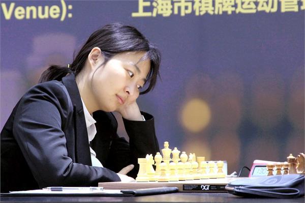 chess  joo wenjun leads gorachkina to lead