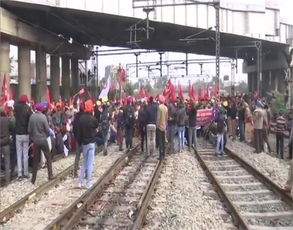 amritsar  railway track  jam
