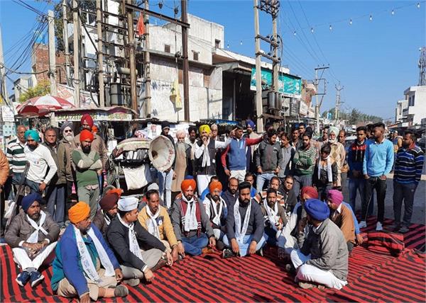 broken roads  protest  shopkeepers  nabha