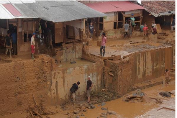 jakarta flooding deaths rise to 53