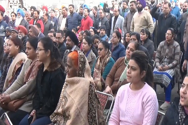 ਬੈਂਕਾਂ ਦੀ ਹੜਤਾਲ ''ਚ ਨਿੱਤਰੇ ਸੇਵਾਮੁਕਤ ਮੁਲਾਜ਼ਮ, ਸਰਕਾਰ ਖਿਲਾਫ ਕੀਤਾ ਪ੍ਰਦਰਸ਼ਨ