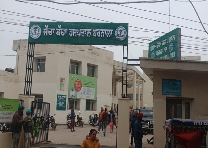 ਬਰਨਾਲਾ ਦੇ ਸਿਵਲ ਹਸਪਤਾਲ ''ਚ ਡਾਟਕਰਾਂ ਦੀ ਕਮੀ ਕਾਰਨ ਮਰੀਜ਼ ਹੋ ਰਹੇ ਖੱਜਲ-ਖੁਆਰ
