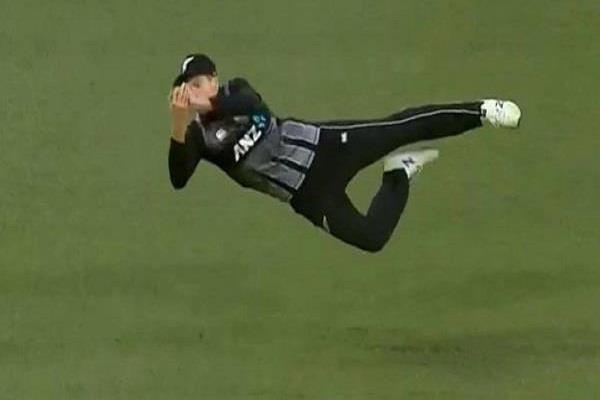 virat kohli mitchell sentner excellent catch