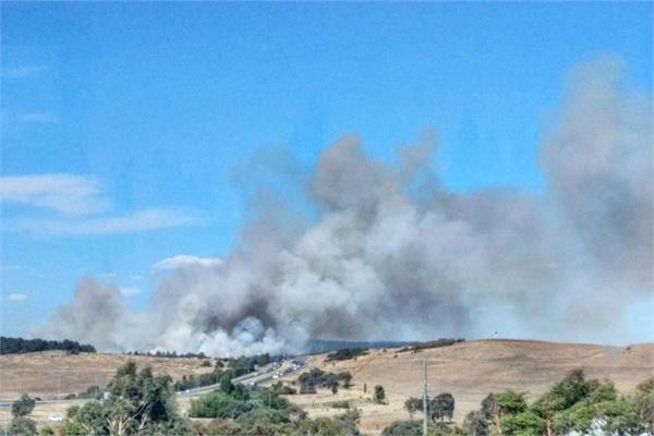 australia evacuates parts of its capital as bushfire conditions return