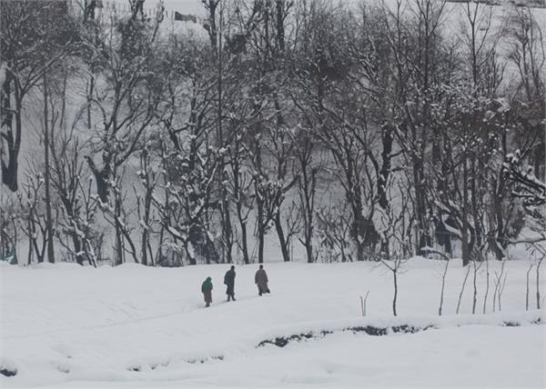 pakistan  heavy snowfall  rains kill about 84 people