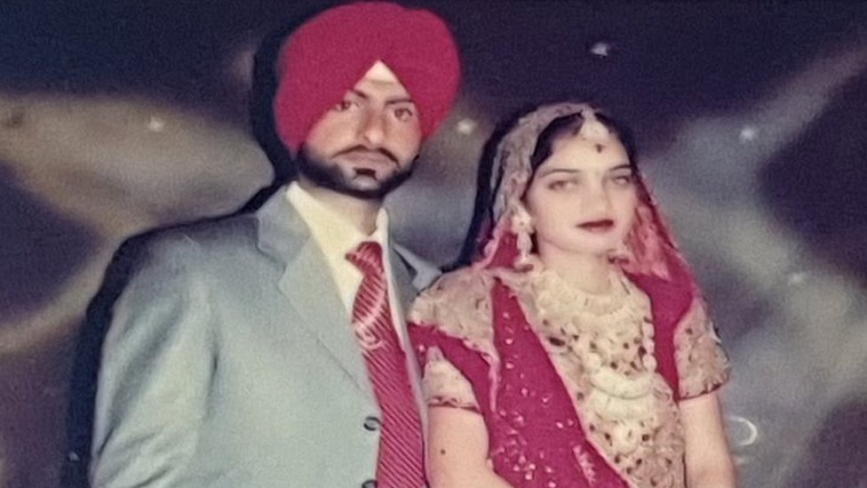 ਪੁਲਵਾਮਾ ਹਮਲੇ ''''ਚ ਮਾਰੇ ਗਏ ਜਵਾਨ ਸੁਖਜਿੰਦਰ ਸਿੰਘ ਦੀ ਪਤਨੀ : ''''ਮੈਨੂੰ ਚਪੜਾਸੀ ਦੀ ਨੌਕਰੀ ਦੀ ਪੇਸ਼ਕਸ਼ ਕੀਤੀ ਹੈ''''