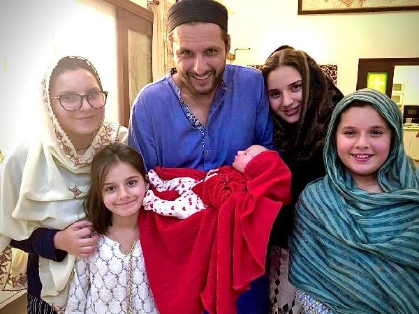 shahid afridi baby women fan