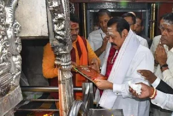 rajapaksa reached varanasi worshiped at kashi vishwanath temple