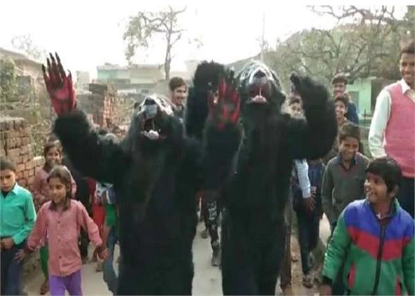 uttar pradesh monkey village bear dress