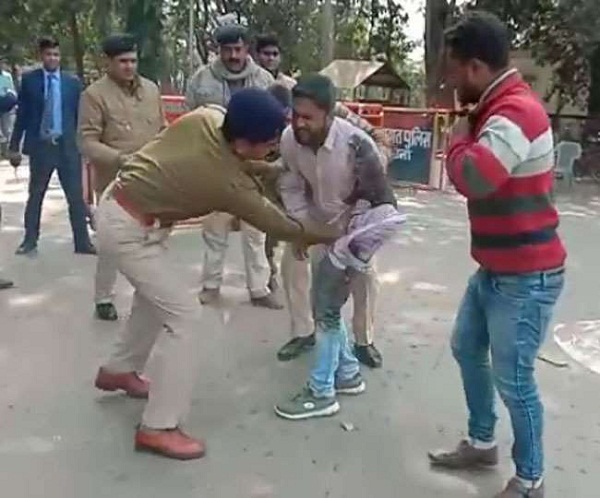 CM ਦੇ ਘਰ ਦੇ ਬਾਹਰ ਨੌਜਵਾਨ ਨੇ ਖੁਦਕੁਸ਼ੀ ਕਰਨ ਦੀ ਕੀਤੀ ਕੋਸ਼ਿਸ਼