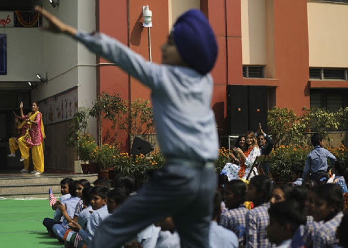 'ਛੋਟੇ ਸਰਦਾਰ' ਦੇ ਡਾਂਸ ਨੇ ਖਿੱਚਿਆ ਮੇਲਾਨੀਆ ਦਾ ਧਿਆਨ, ਦੇਖੋ ਕਿਊਟ ਵੀਡੀਓ