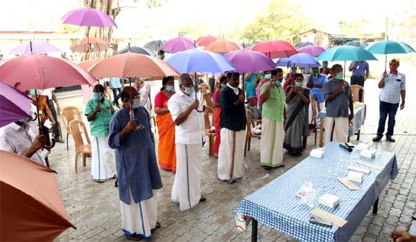 a unique way in kerala  umbrellas will create social distance