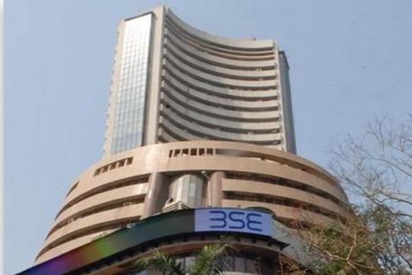 the sensex rose above 32 000 and the nifty rose