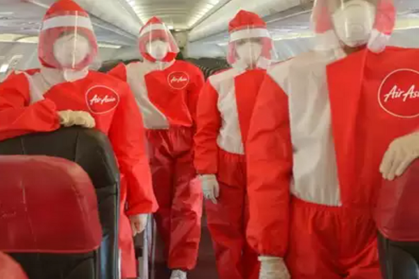 Air Asia ਦੇ PPE ਫਲਾਈਟ ਸੂਟ ਤਿਆਰ, ਹਵਾਈ ਯਾਤਰਾ ਸ਼ੁਰੂ ਹੋਣ ਤੇ ਅਜਿਹੇ ਨਜ਼ਰ ਆਉਣਗੇ ਕੈਬਿਨ ਕਰੂ