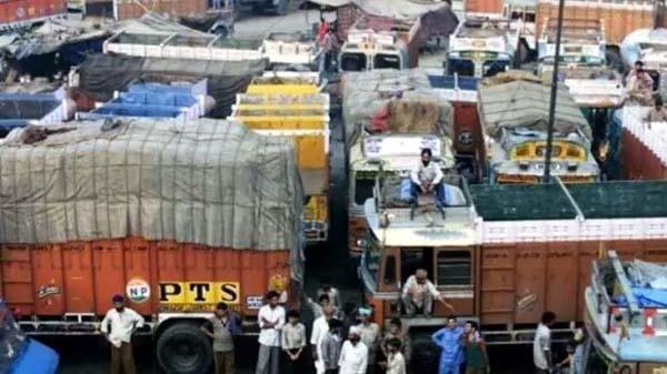 home ministry directs states to ensure movement of all trucks in lockdown