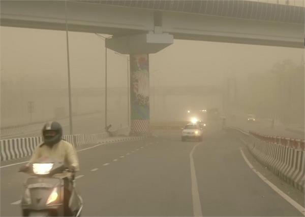 delhi in change of weather dust storm envelops