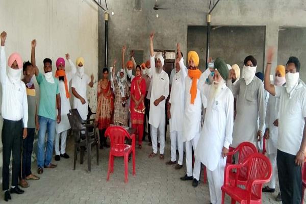 farmers protest against third cancellation of panchayat land auction