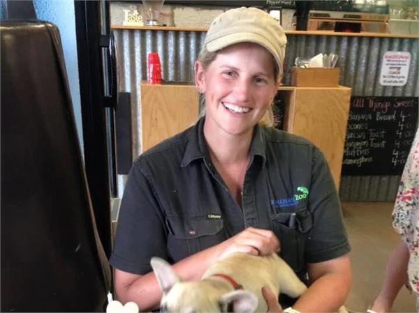 a woman was attacked by two lions at a zoo in australia